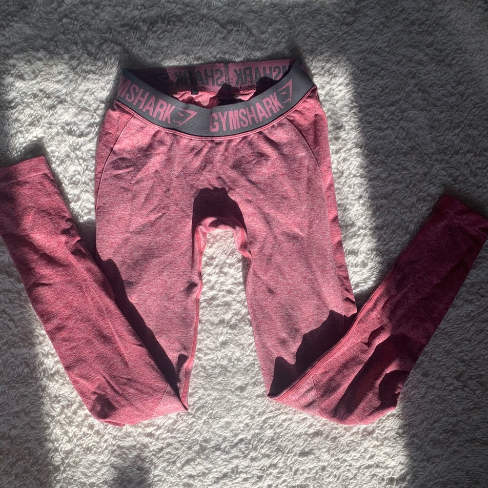 Gym shark leggings